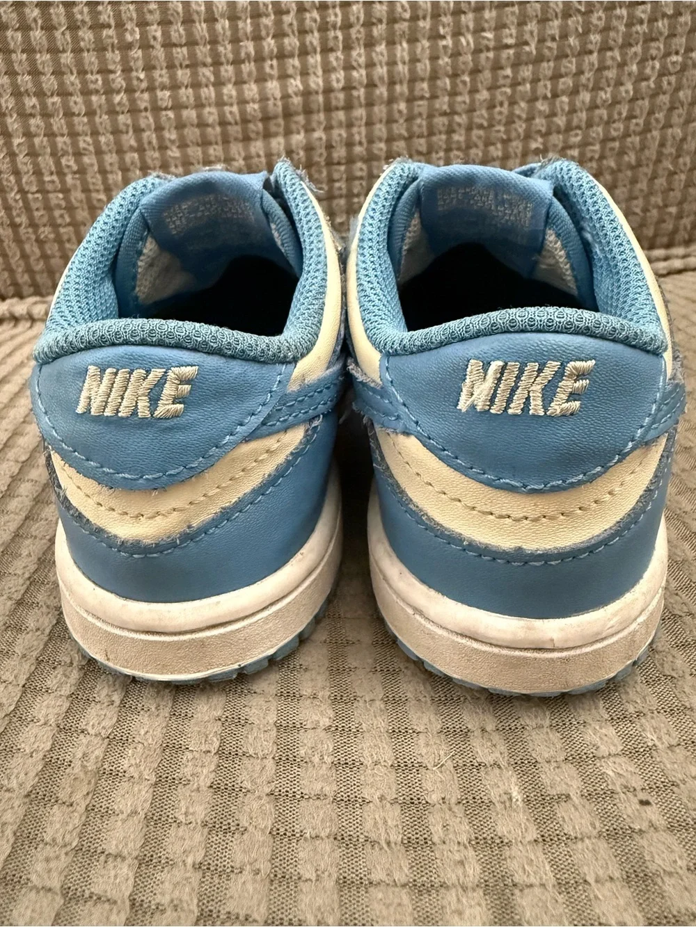 Nike Kids Low-Top Sneakers in Sky Blue and White